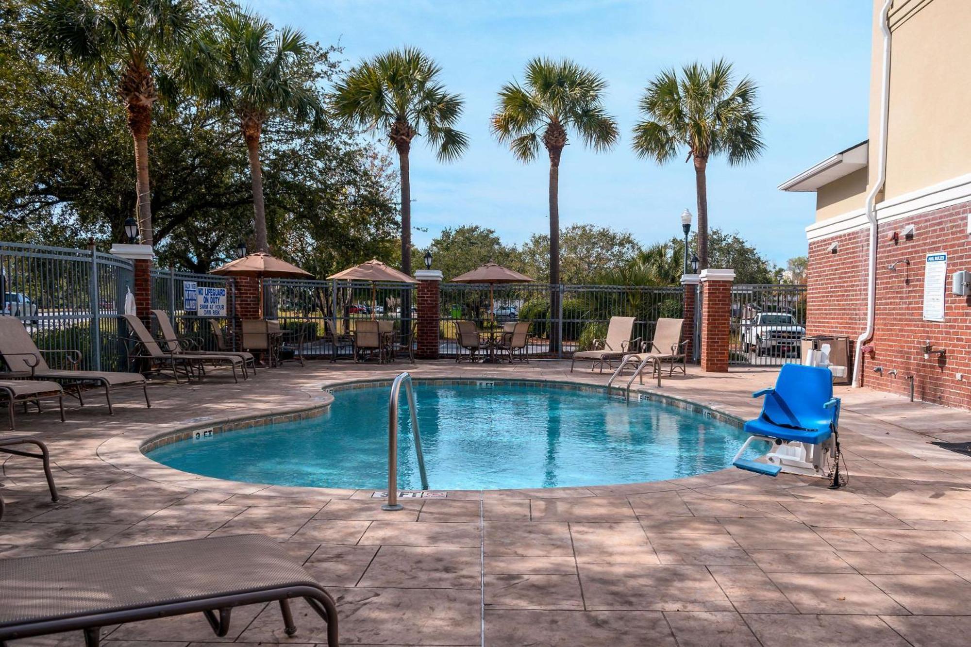 Comfort Inn & Suites Patriots Point Mount Pleasant Exterior foto